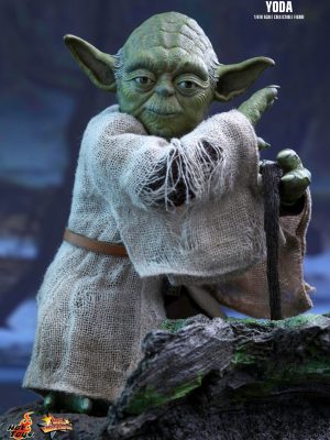 YODA FIGURA COLECCIONABLE ESCALA 1/6